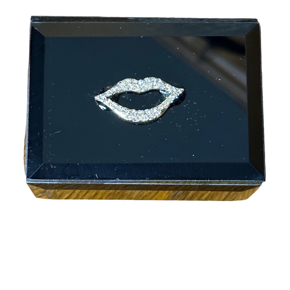 Black Enamel Lips Box